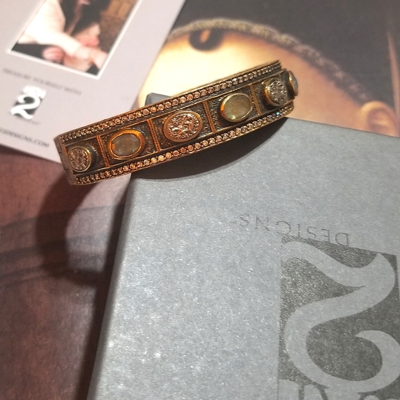 NEW TAT 2 Briana Erin Labradorite Coin Bangle Bracelet - Picture 7 of 8